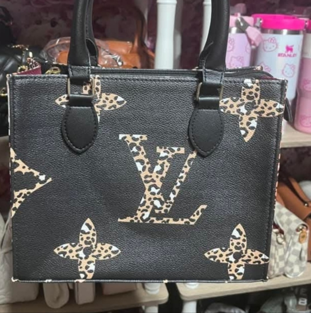 Crossbody handbag